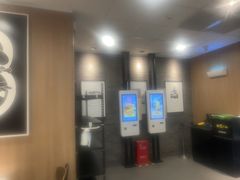 -麦当劳(上海虹桥站30B检票口楼上)