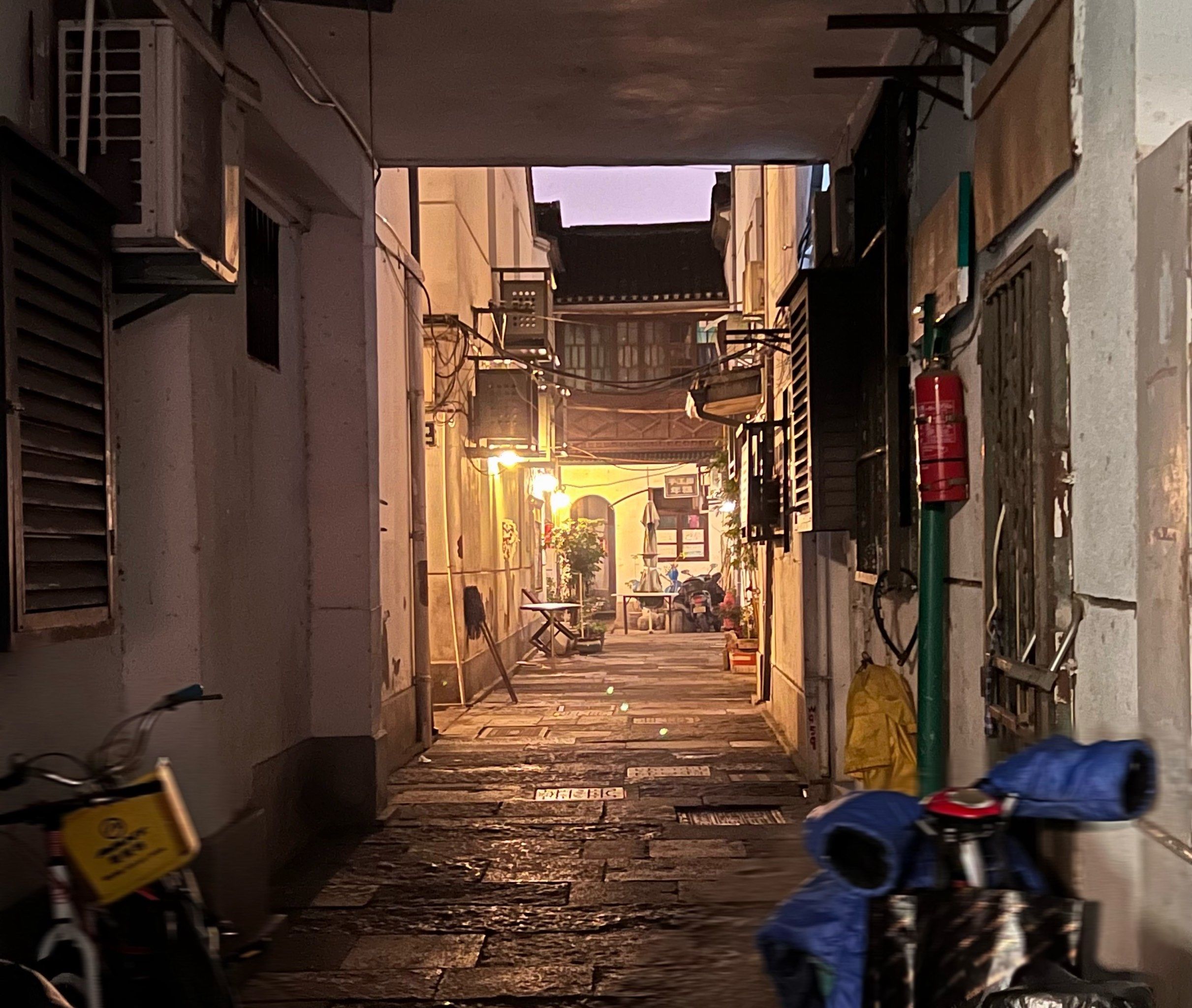 探索未知的小巷子