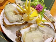 法式生蚝配柠檬汁辣椒籽-LUCCA卢卡西班牙海鲜饭(远洋广场店)