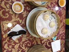 虾仁蟹黄拼盘汤包-外滩往事民国上海菜(黄浦店)