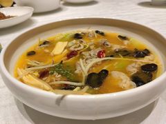 酸汤煮极品肥牛-柒园·三十年创意杭帮菜(龙湖滨江天街店)