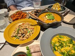 豌豆黄浸豌豆尖-半山腰·云南菜(侨福芳草地店)