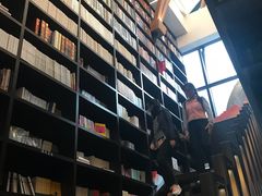 -钟书阁(松江泰晤士小镇店)