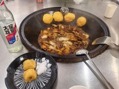 -粘豆包柴火铁锅炖