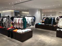 -URBAN REVIVO(高德置地广场·春广场店)