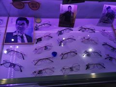 -提一眼镜·蔡司·依视路(小寨店)