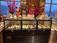面包甜点陈列柜-都会尚膳·海鲜自助餐厅(重庆万豪酒店)