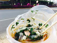 -鸿浩扒猪脚米线