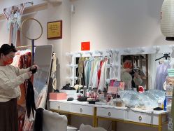 -一揽芳华汉服旗袍体验馆(拙政园店)