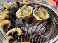 -围炉肉舍•炭烤活鳗•丹东海鲜烤肉(步行街店)