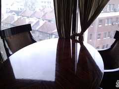 靠窗的座位-璞邸精品酒店西餐厅