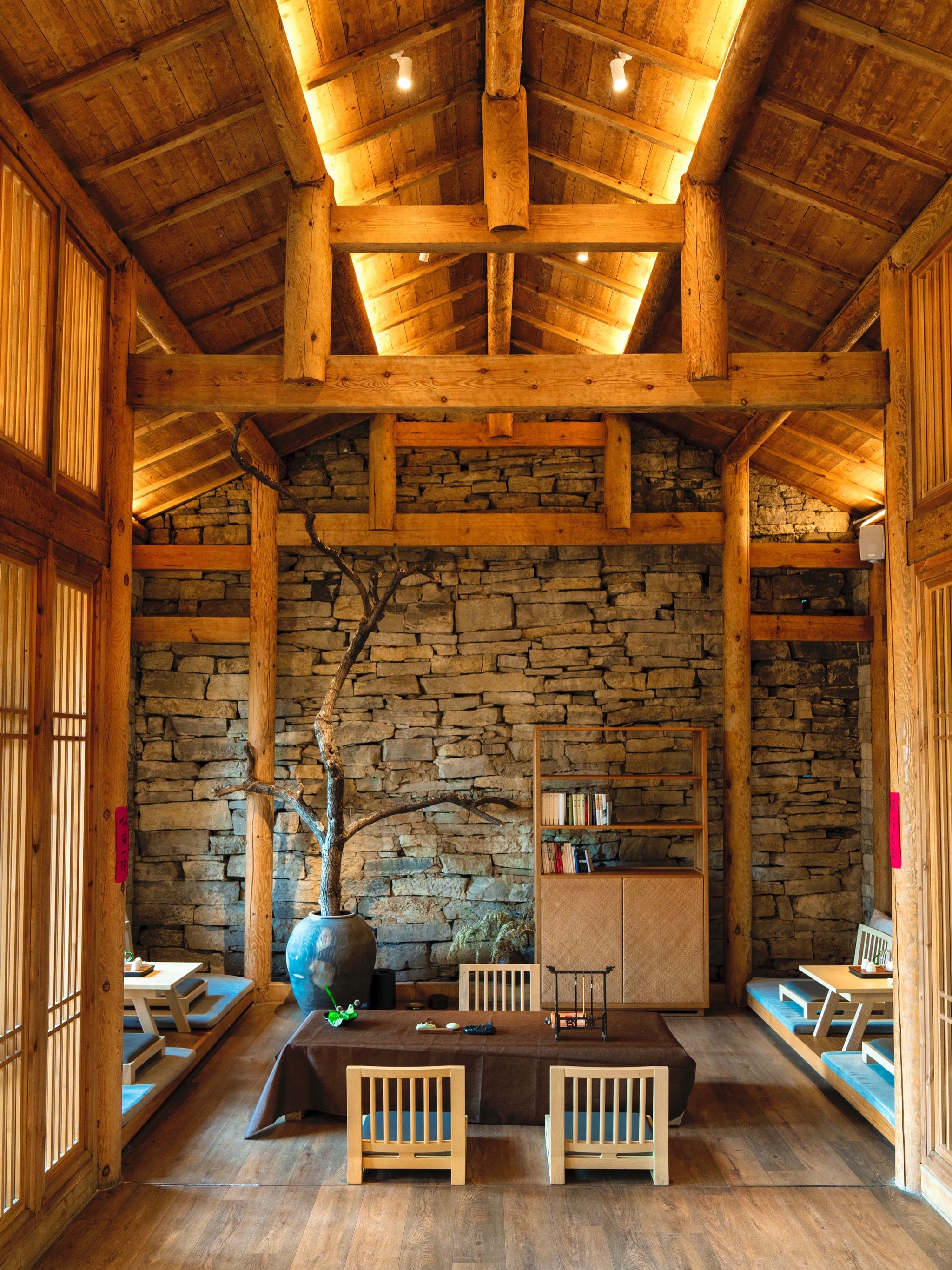 隐藏在贵州半山腰的百年布依族古村森林民宿