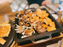 锡盟耳标羊生羊排-格日勒阿妈蒙古厨房(大召店)