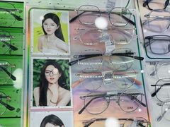 -诺柯视眼镜-蔡司依视路官方工厂店(淞南一店)