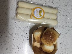 一口奶油芝士面包-巴黎贝甜(宜山路店)