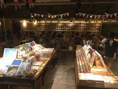 -猫的天空之城概念书店(苏州诚品店)