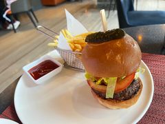 经典美式和牛牛肉汉堡-WOLFGANG PUCK KITCHEN & BAR(迪士尼小镇店)