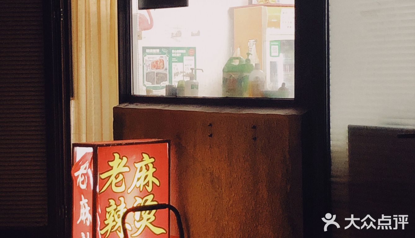 神奇的山上深夜食堂感～看见那种老摊儿就觉得高兴～而且