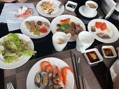 -大中华希尔顿酒店-念自助餐·嗨啤·小龙虾