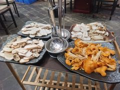 -蘑统田下·野生菌火锅