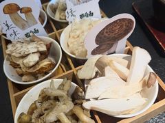 -菌自由丨野生菌火锅特色庭院餐厅(丽江古城店)