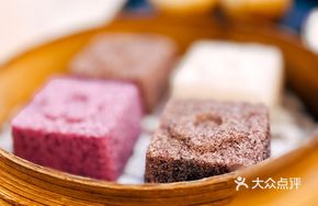 Songhe Lou Small Square Cake