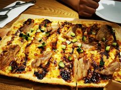 果木香风味烤鸭比萨-必胜客(百联又一城店)