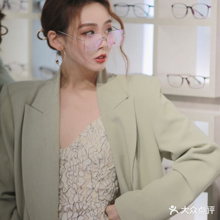 百元凹造型的秘密武器！眼镜店