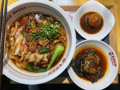 招牌红烧牛肉米粉-呷佬·长沙手工米粉(金沙江路店)