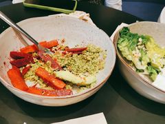 煎三文鱼牛油果羽衣甘蓝色拉-Wagas沃歌斯(枫蓝国际店)