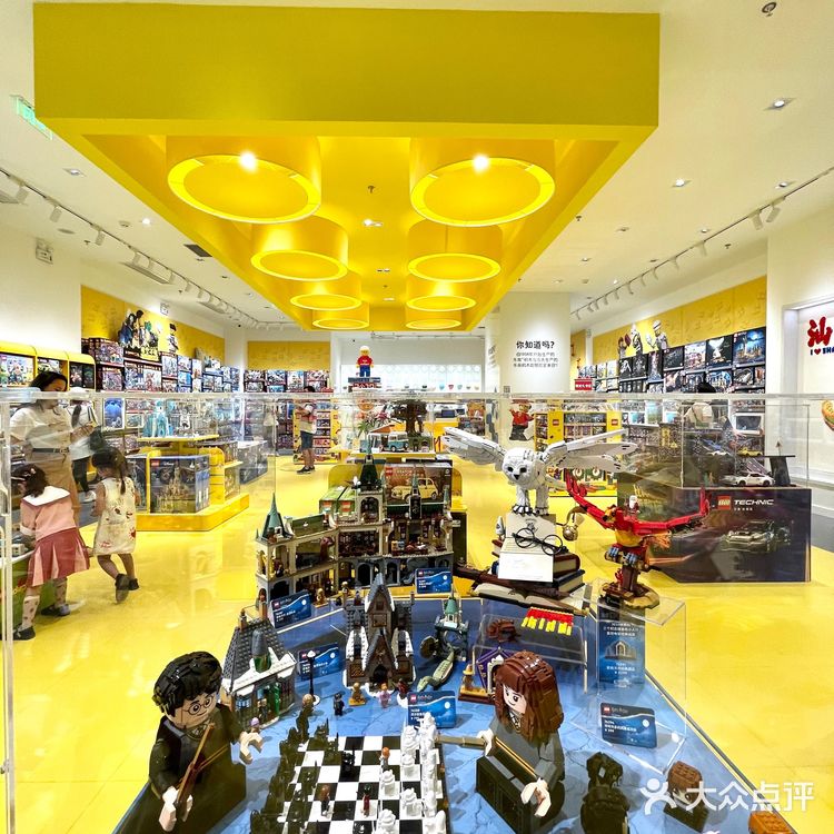 汕头首家乐高积木店空降万象城