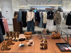 -URBAN REVIVO(上海中庚漫游城店)