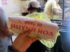 -Bánh Mì Huynh Hoa