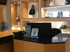 -爱革·奢品·鞋包·衣物·家居(金桥国际商业广场店)
