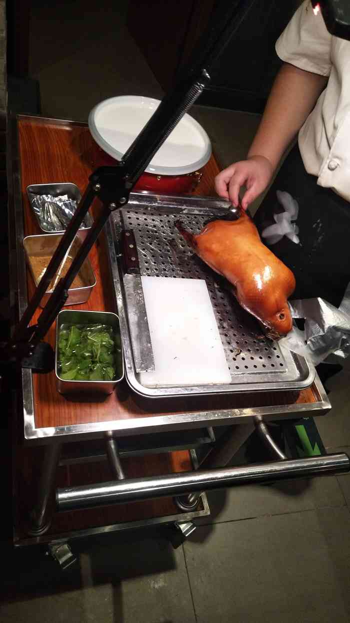 盛世家宴烤鸭新京菜-"环境干净卫生,设有多个包间,空间开阔,非.