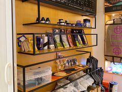 -爱革·奢品·鞋包·衣物·家居(金桥国际商业广场店)