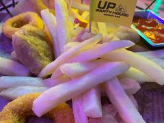 -UP嘻哈酒吧(粉巢店)