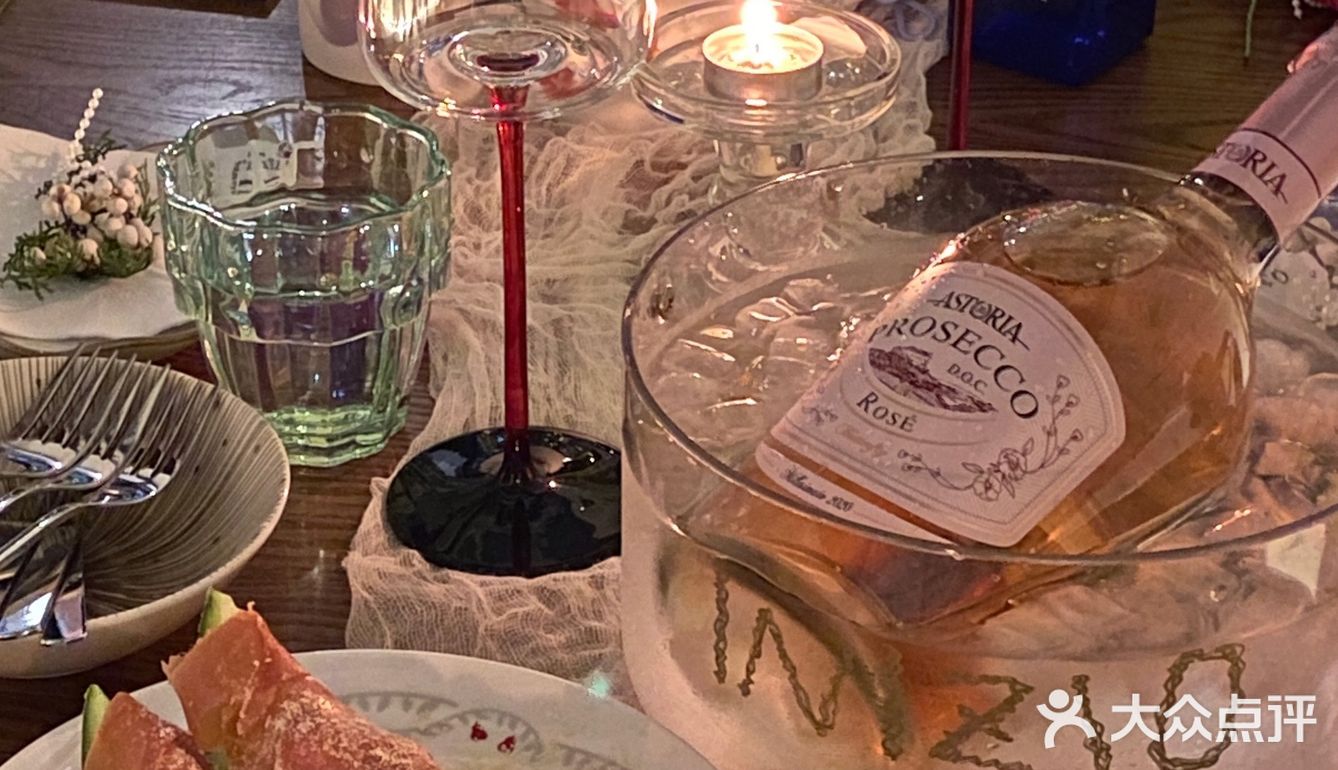 青岛探店｜𝐈𝐍𝐈𝐙𝐈𝐎🍾捕捉浪漫的餐酒吧