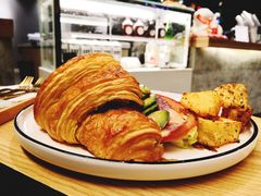 超巨型牛角包-GOTLOT COFFEE&KITCHEN角落厨房NOOK店
