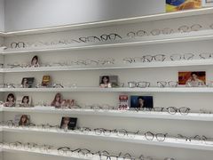 -美式眼镜·授权蔡司.依视路.尼康.豪雅.明月(南翔印象城店)