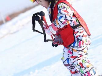宝宝滑雪的样子真的太酷了