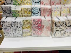 -名创优品(北京新中关购物中心地铁层店)