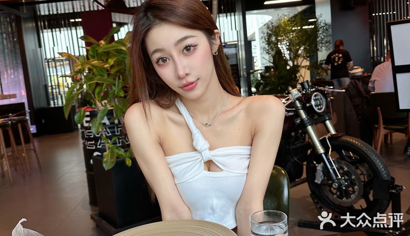 想和你在机车餐厅里吃饭🍴🈶️机车男孩儿也行