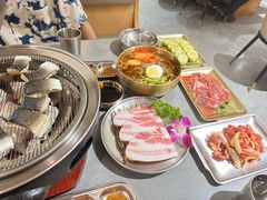 -围炉肉舍•炭烤活鳗•丹东海鲜烤肉(步行街店)