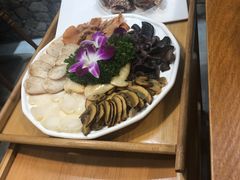 菌菇拼盘-大理董·董家小厨野生菌火锅(古城旗舰店)
