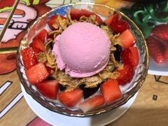士多啤梨黑钻配雪糕-甜心妈妈·榴莲星级糖水(北京路总店)