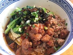 辣肉面-沪西老弄堂面馆(定西路店)