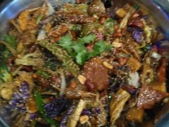 -愉肴麻辣香锅(中北镇店)