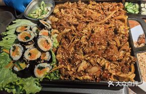Spicy Grilled Beef Seaweed Rice Roll