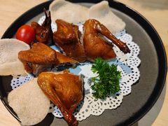 秘制脆皮乳鸽-避风塘(百联东郊店)